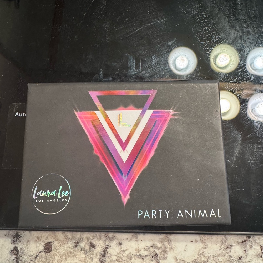 Laura Lee Los Angeles Party Animal Eyeshadow Palette - Bold Multicolor